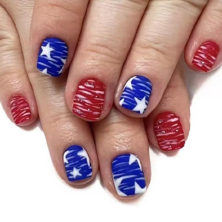24 Pcs 4th of July Stick On Nail Flag Day Artificial Nail Short Square False Nail Matte Red Blue Stripe Press On Nail
