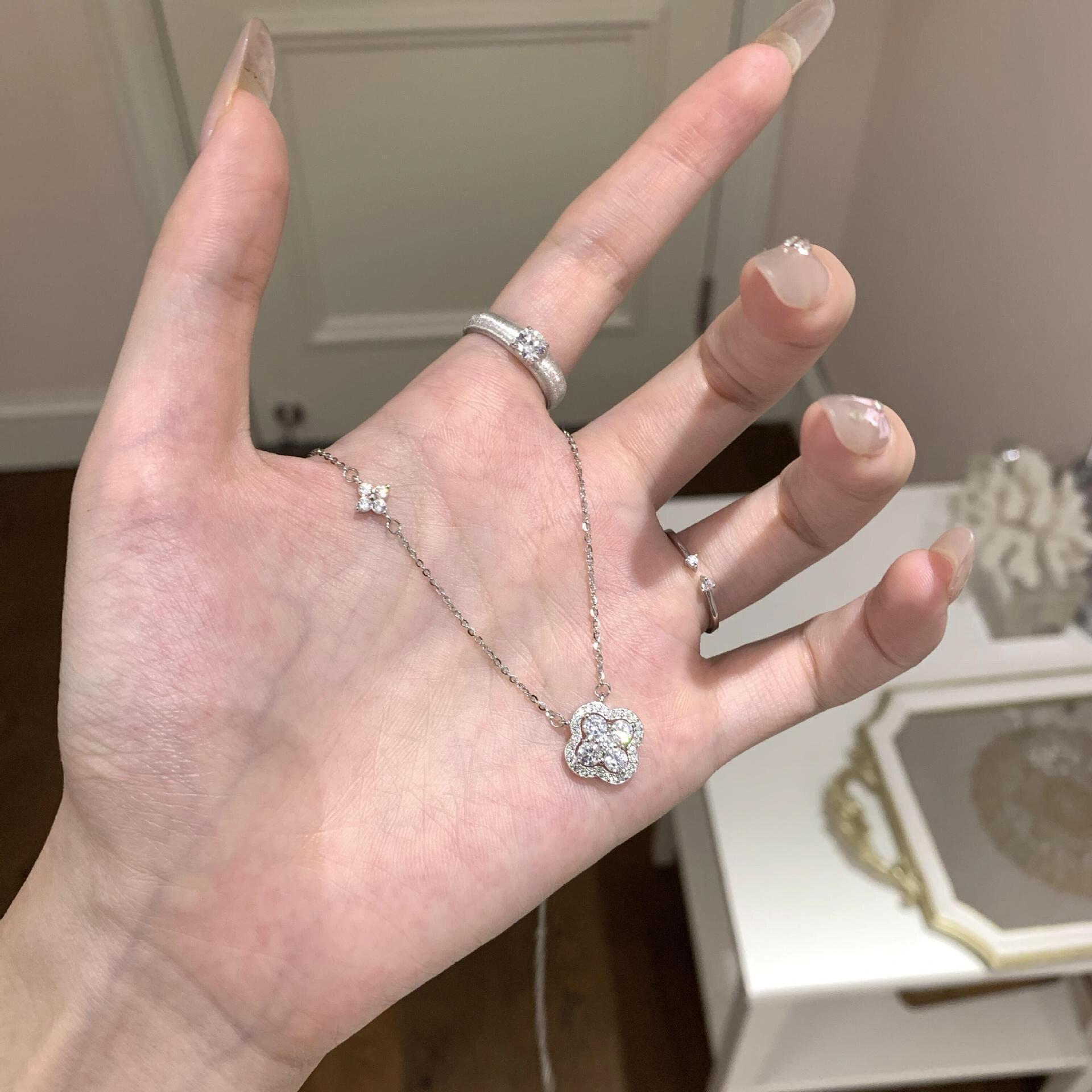 

Sterling Silver Zircon Four-Leaf Clover Necklace - Elegant Minimalist Jewelry for Women 925 Silver