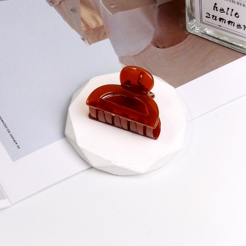 Korean style simple and cute hollow hair clip with broken hair on the side