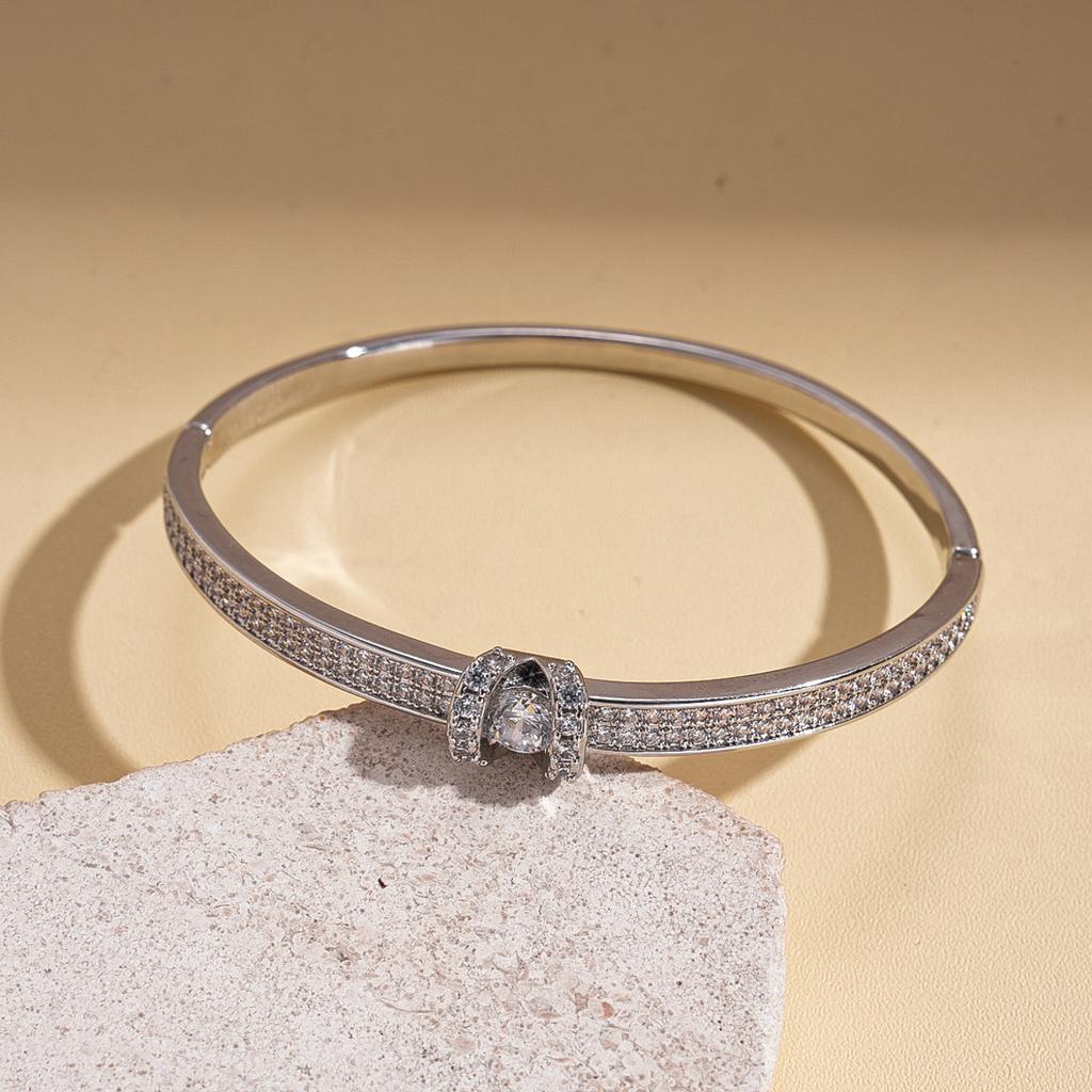 18K real gold electroplated diamond set oval buckle bracelet fashionable exquisite geometric jewelry