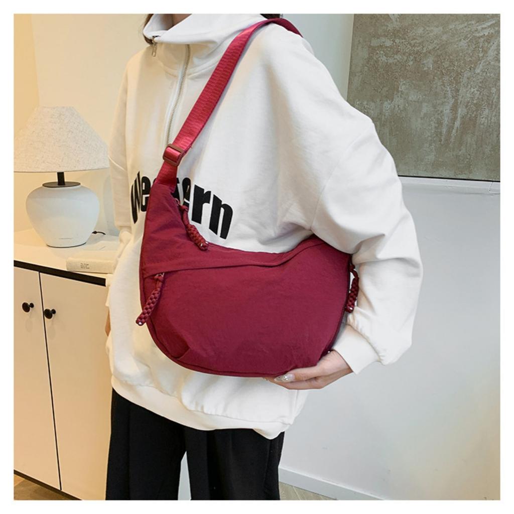 Torba tote o dużej pojemności, Lekka nylonowa torba crossbody z regulowanym paskiem i wieloma zapinanymi na zamek przegródkami