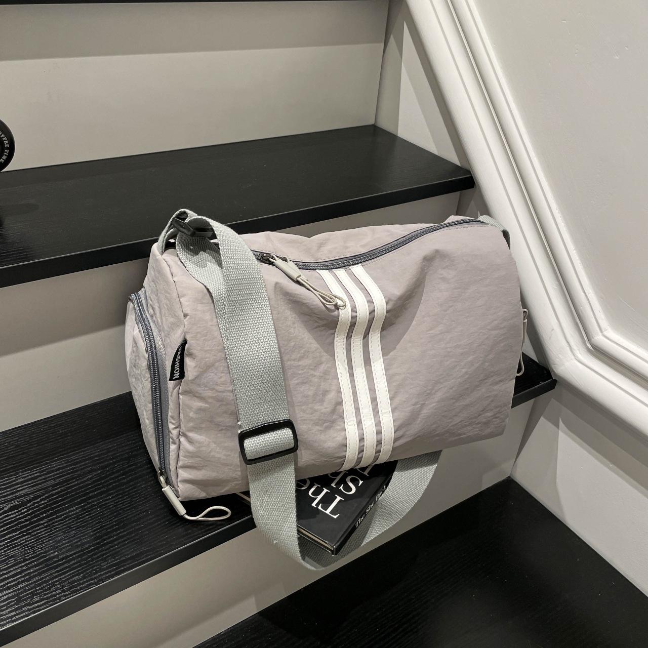 

Fashionable Minimalist Large Capacity Women s Crossbody Travel and Yoga Bag (2025) сірий колір