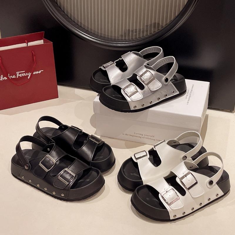 Mode Damen Plateau-Sandalen Luxus Leder-Sandalen Sommer Neue Römische Sandalen für Damen Lässige Strand-Sandalen Nieten Flache Halbschuhe