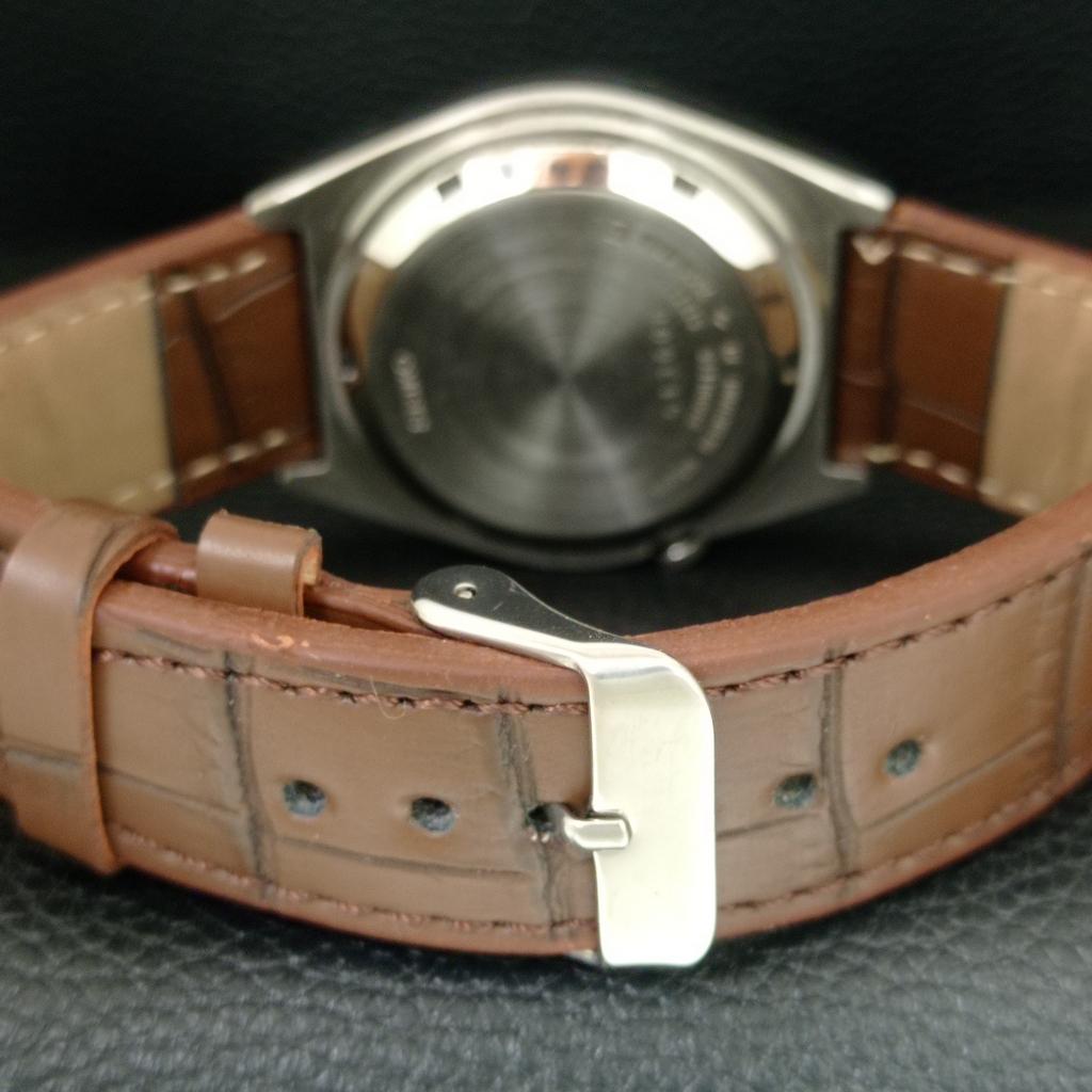 VINTAGE SEIKO 5 AUTOMATIC JAPAN MENS RED COLOR DIAL WATCH a709102-1