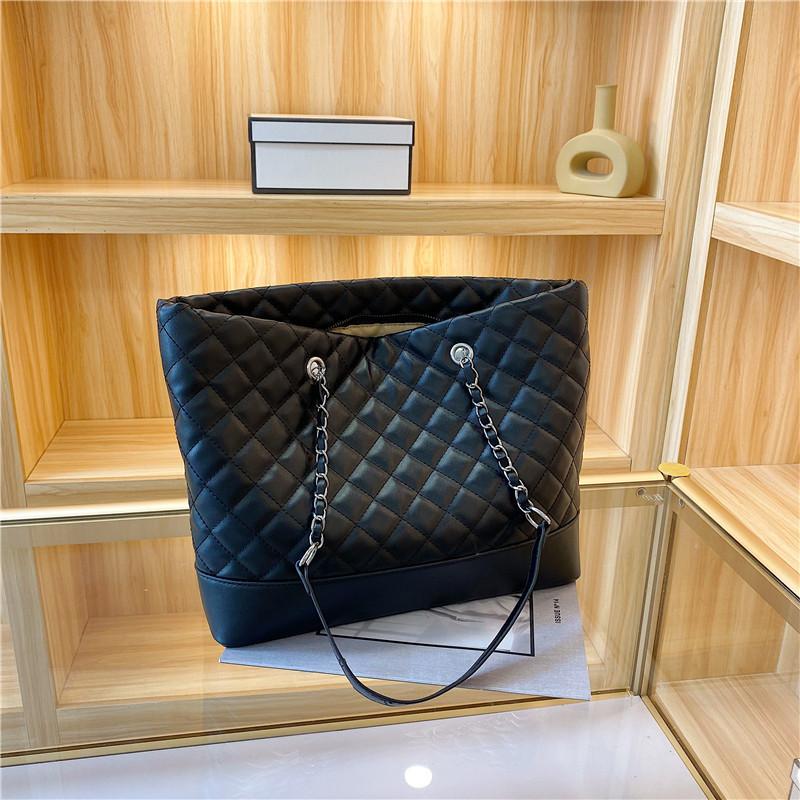 

Large-capacity bag women s 2025 new high-end textured diamond chain summer class bag tote bag чорний
