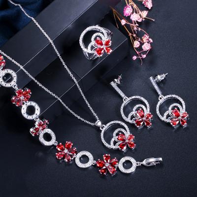 Ki0089 Ensemble Zircon Fleur, Boucles d'oreilles, Pendentif, Bague Bracelet, Ensemble Quatre Pièces.