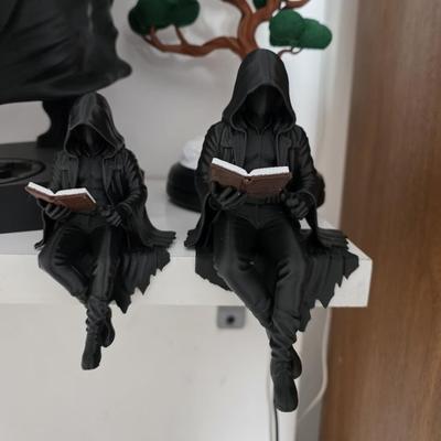 Robe Man Reading Statue Gothic Mystery Reading Figurine Fantasy Black Robe Sitting Sculpture for Halloween Bookshelf Desk Decor