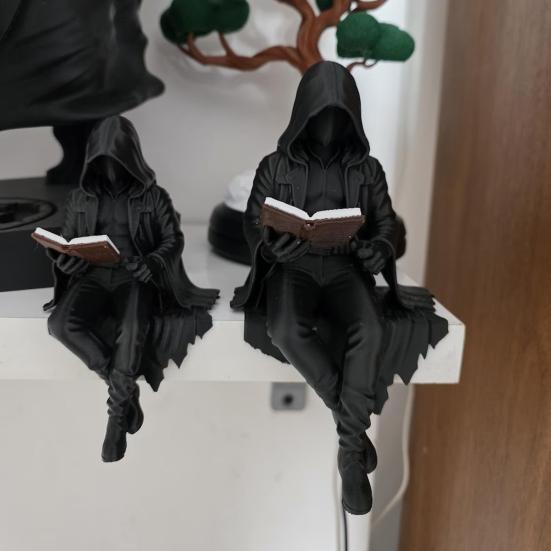 Statua di Uomo con Veste che Legge Mistero Gotico Statuetta Lettura Fantasy Veste Nera Scultura Seduta per Decorazione Libreria Scrivania di Halloween