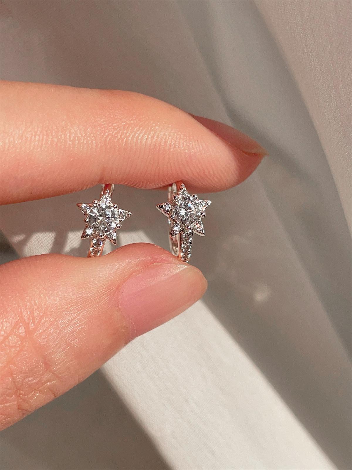 

Серьги-звездочки из серебра 925 пробы, женские изысканные серьги из циркония высокого класса, простые и модные, новые застежки-пряжки A pair of 925 silver needle