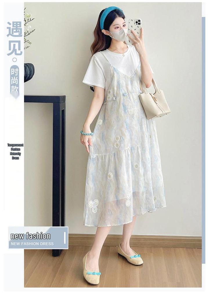 Chic Maternity Dress: Fashionable Loose Fit with Floral Embroidery and Faux Two-Piece Design