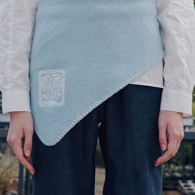 

muemuer Embroidery Triangle Knit Muffler MU2599MF901M_2color BLUE_F