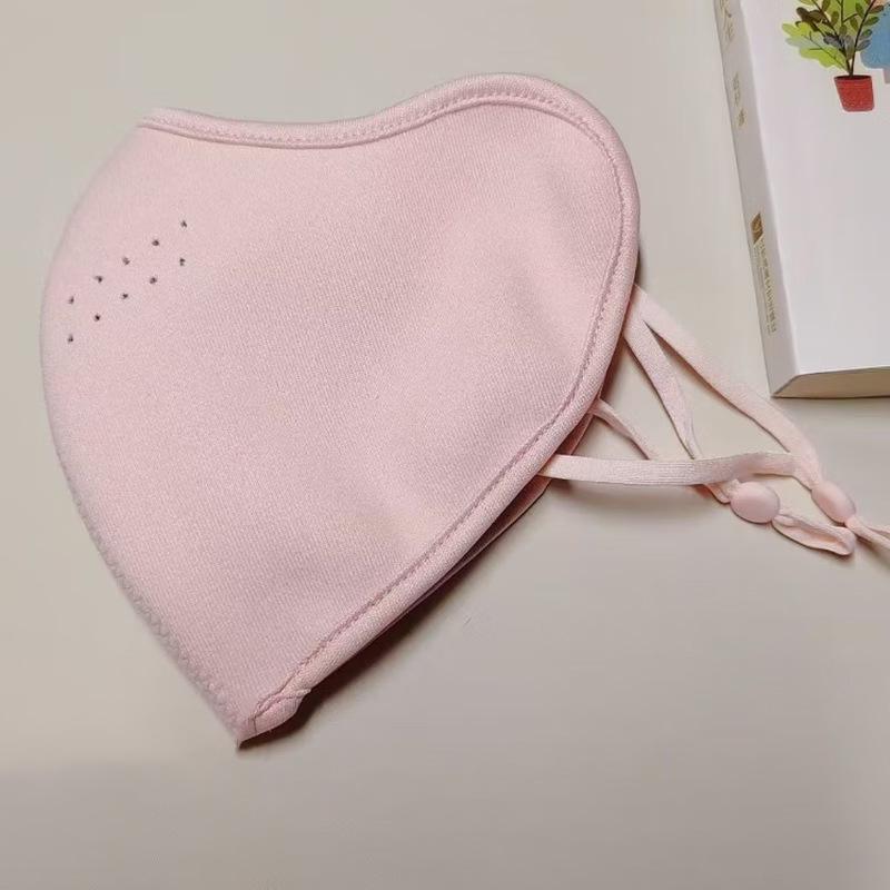 Three-Dimensional Warm Mask: Australian Wool, Winter Protection, Breathable Design, Makes Face Look Smaller.