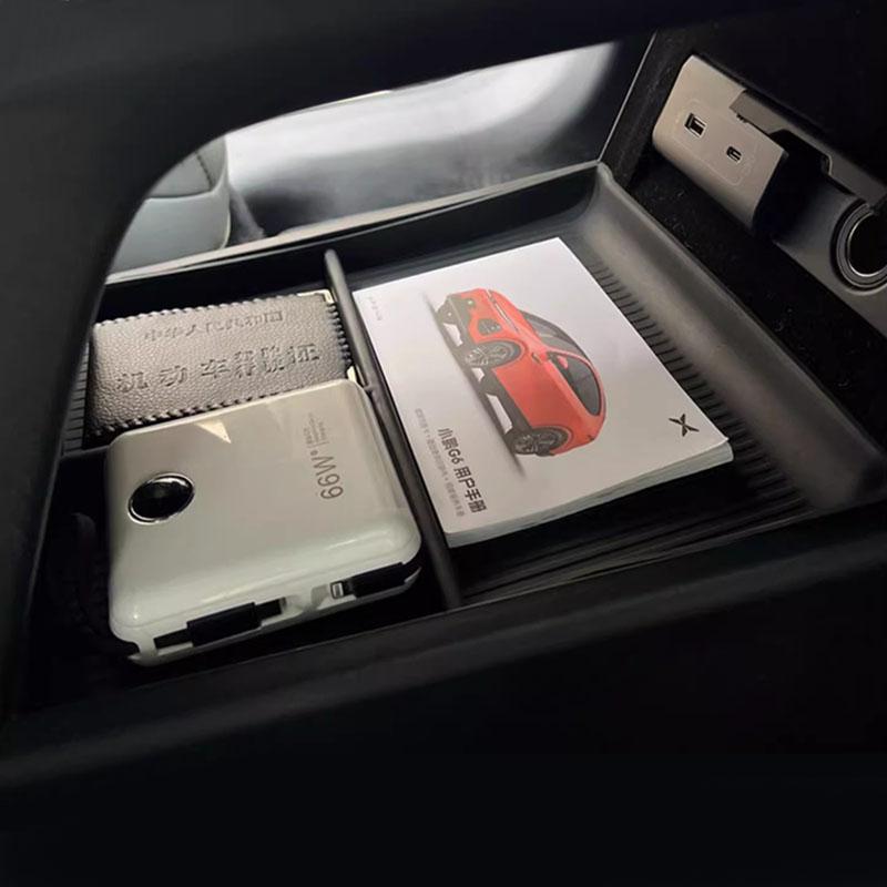 Pro Xpeng G6 2025 2025 2025 Auto Středová Konzole Drobnosti Ukládací Podnos Loketní Opěrka Úložný Box Černý Vrstvený Organizér Box Příslušenství