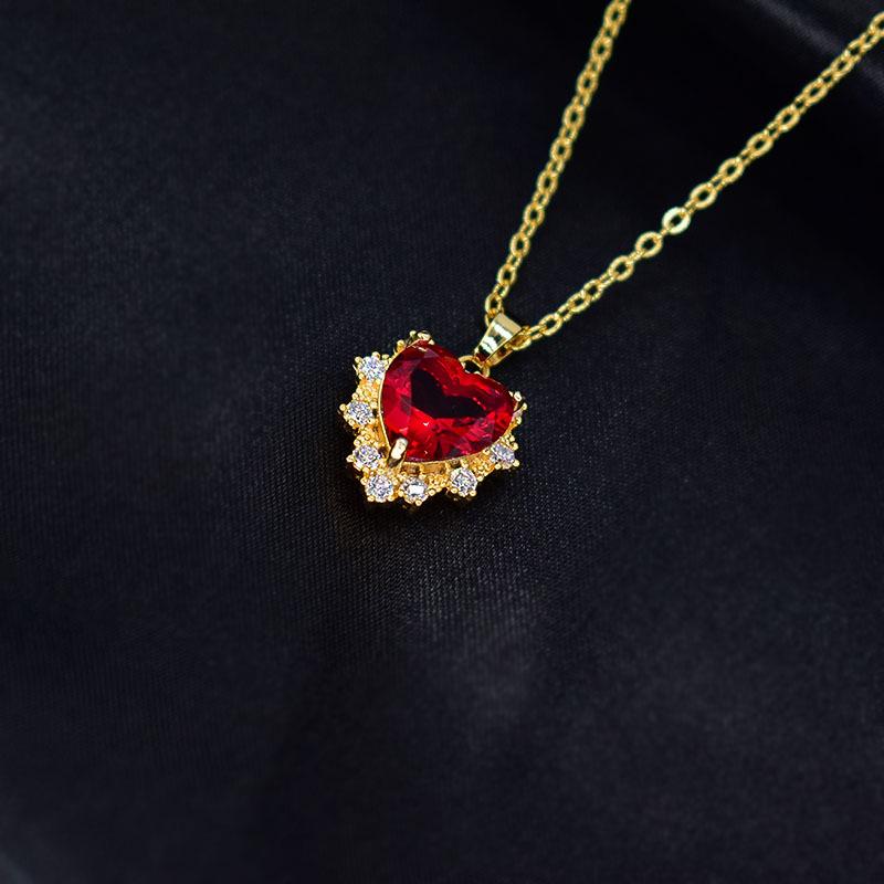 Titanium Steel Necklace Light Luxury Design High-Grade Red Zircon Peach Heart Simple And Versatile Model
