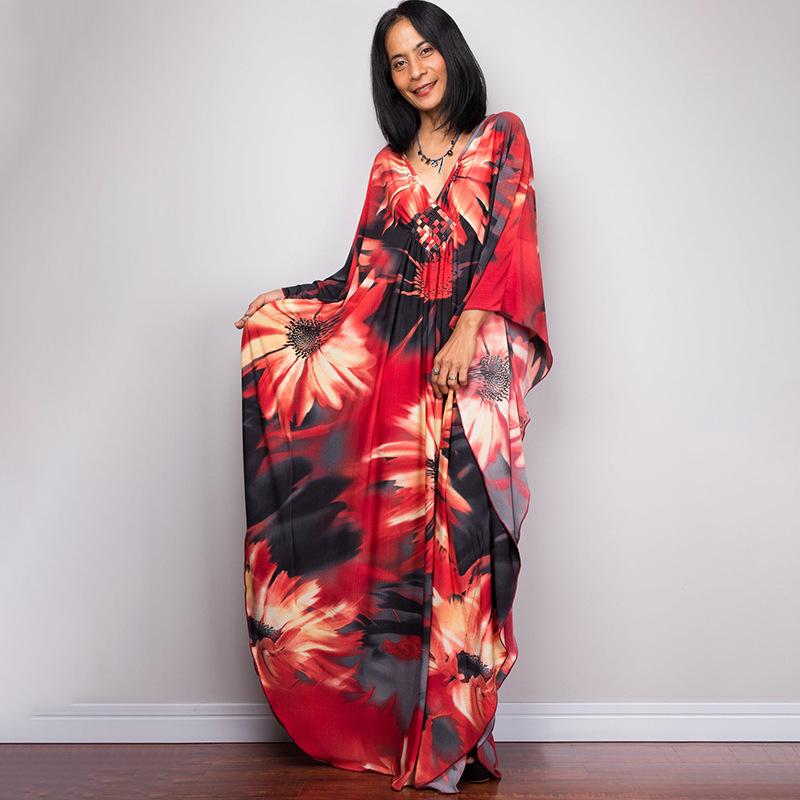 Handgemachter schwarzer & roter floraler langer Strand-Überwurf-Kimono für Damen