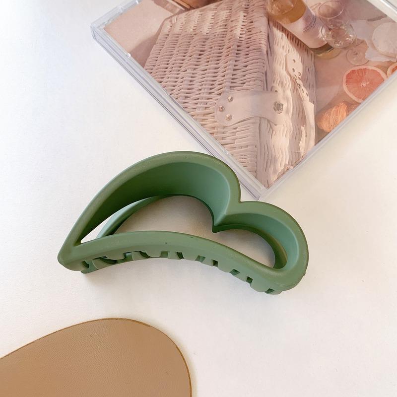Korean Crab Hair Clip Women Love Pattern Hair Clip Colorful Solid Color Hollow Out Plastic Hair Claw Girls Hair Accessories New