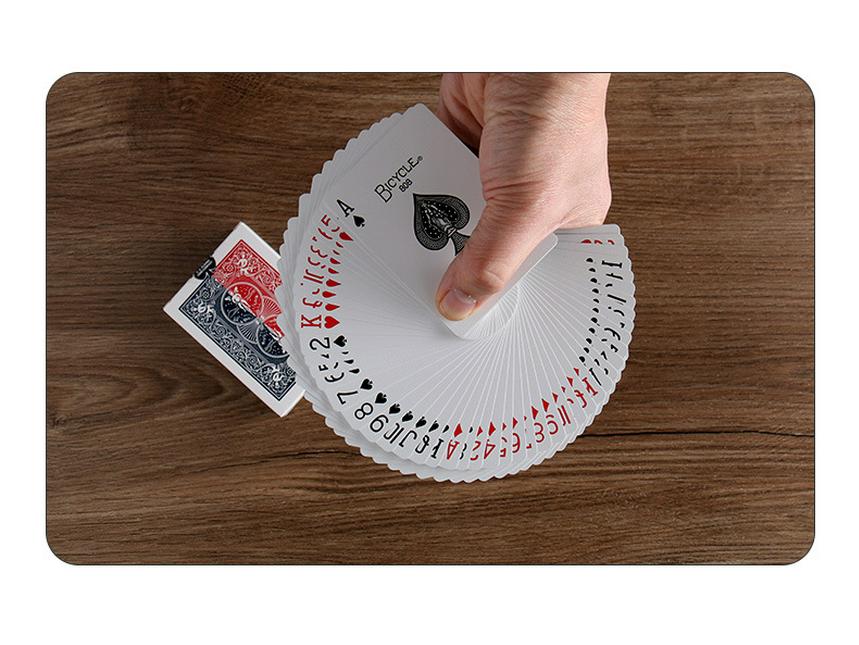 Magie du Nord: 52 Nuances de Rouge V1 - Cartes à Jouer Chef-d'œuvre Shin Lim