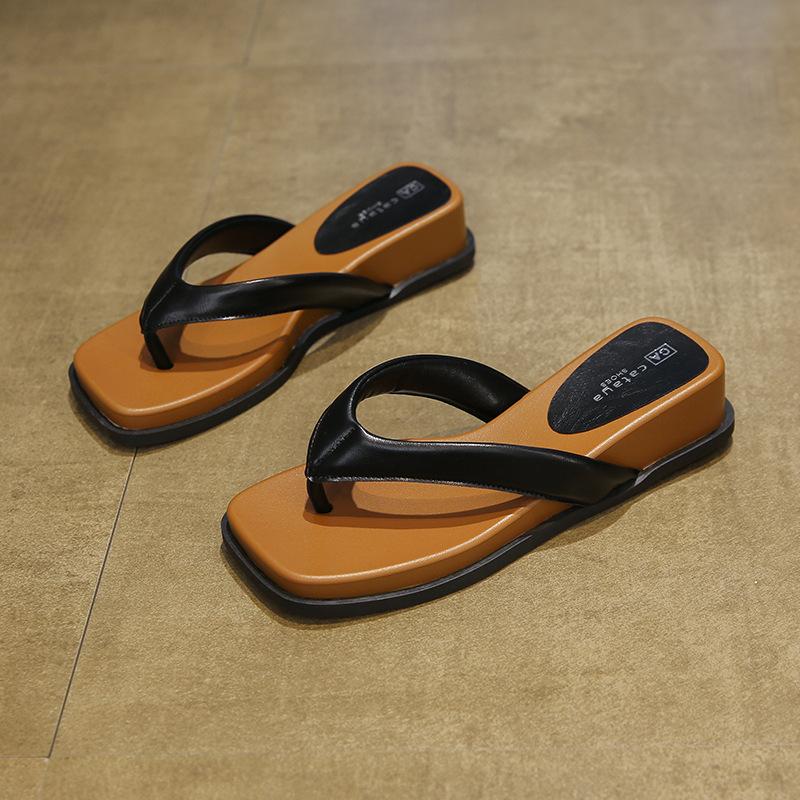 Thick-soled Slope Heel Flip-flops Women's 2025 New Clip-toe Cool Slippers Women's Summer Wear French Beach Sandals