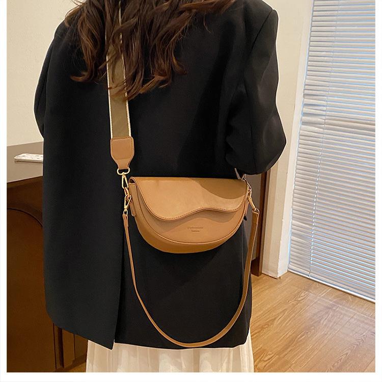 Retro Minimalist Saddle Bag for Women 2026 New Fashion Wide Strap Shoulder Crossbody Purse CLE