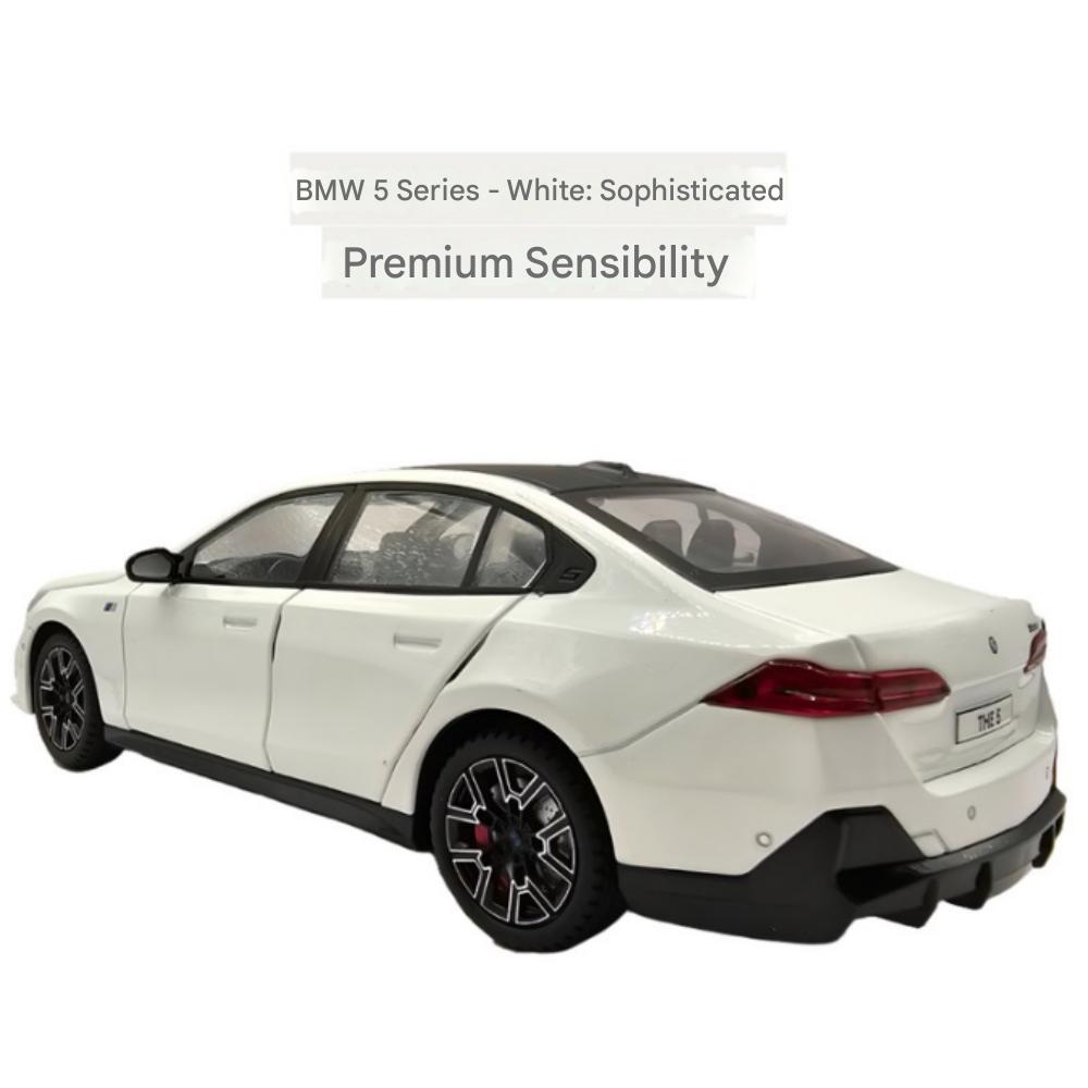 

BMW 5 Series Mini Car BMW 530i 1:24 Diecast Mini Car, Option 3 : White/Yellow/Black белый