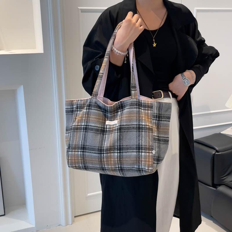 Autumn and Winter Plaid Shoulder Bag Ins Retro British Plaid Canvas Bag Large Capacity Tote Bag Commuter Bag Women