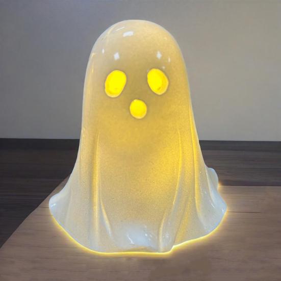 Pryskyřičná svítící dekorace duch pro Halloween Malá bílá figurka ducha Roztomilá svítící soška ducha pro domácí stolní patrovou podnosovou dekoraci