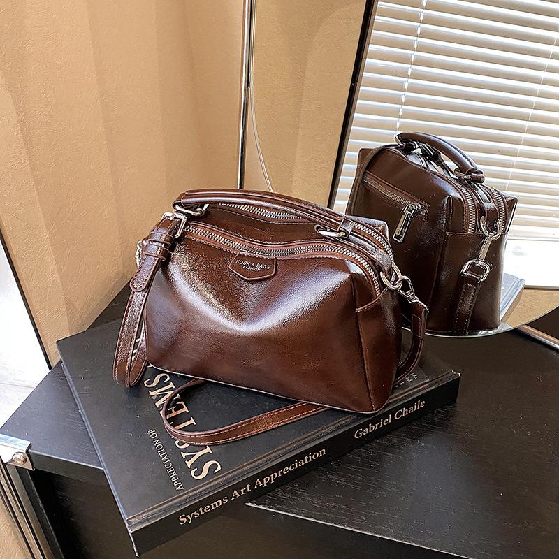 Retro Fashion Women's Bags, New Autumn and Winter Handbags, High-end Textured Commuter Messenger Bags