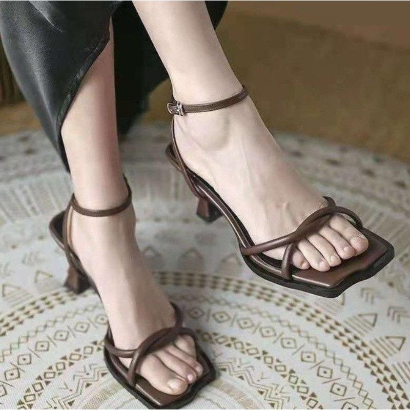 

Мода 2025 Лето Босоножки на узком каблуке Женские Толстый каблук 7 см Ремешок на щиколотке Мода Квадратный носок Женские Туфли Сандалии Женские 41 коричневый