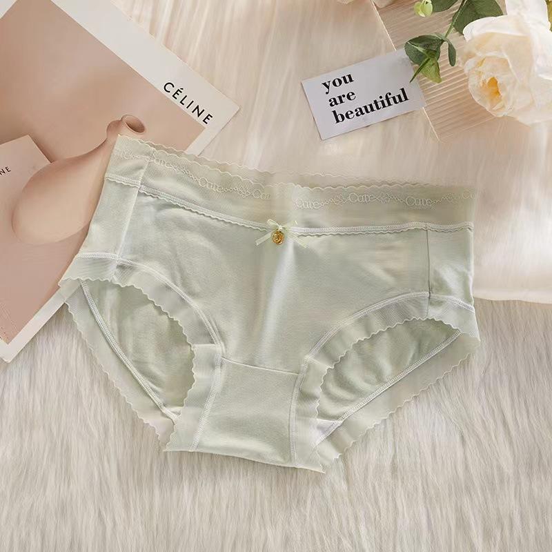Plus Size Ladies Spring and Summer Lace Cotton File Comfortable Breathable No Mark Middle Waist Triangle Briefs
