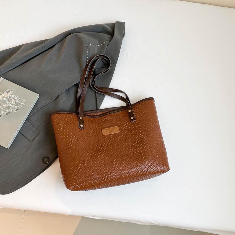 

Large capacity bag women s summer new trend large capacity versatile shoulder bag commuting fashion foreign style Van tote bag