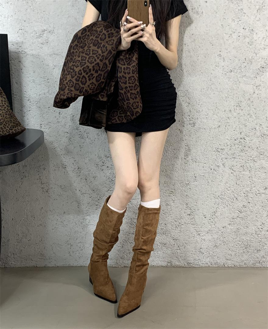 

Женские рыцарские сапоги-чулки с острым носком и плиссировкой, новинка осени и зимы 2025 года, французские сапоги-чулки, женские сапоги в стиле вестерн/ковбойские 39 светло-коричневого