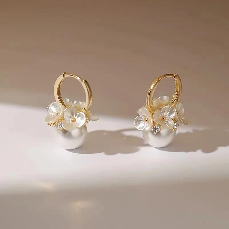 2024 New Elegant White Flower Cluster Pearl Ball Pendant Hoop Earrings Women's Fashion Zircon Party Luxury Accessories Girls