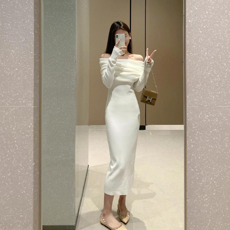 Temperament Muse Fan Gentle Wind White Shoulder Knitted Dress High Sense Women's Autumn and Winter New