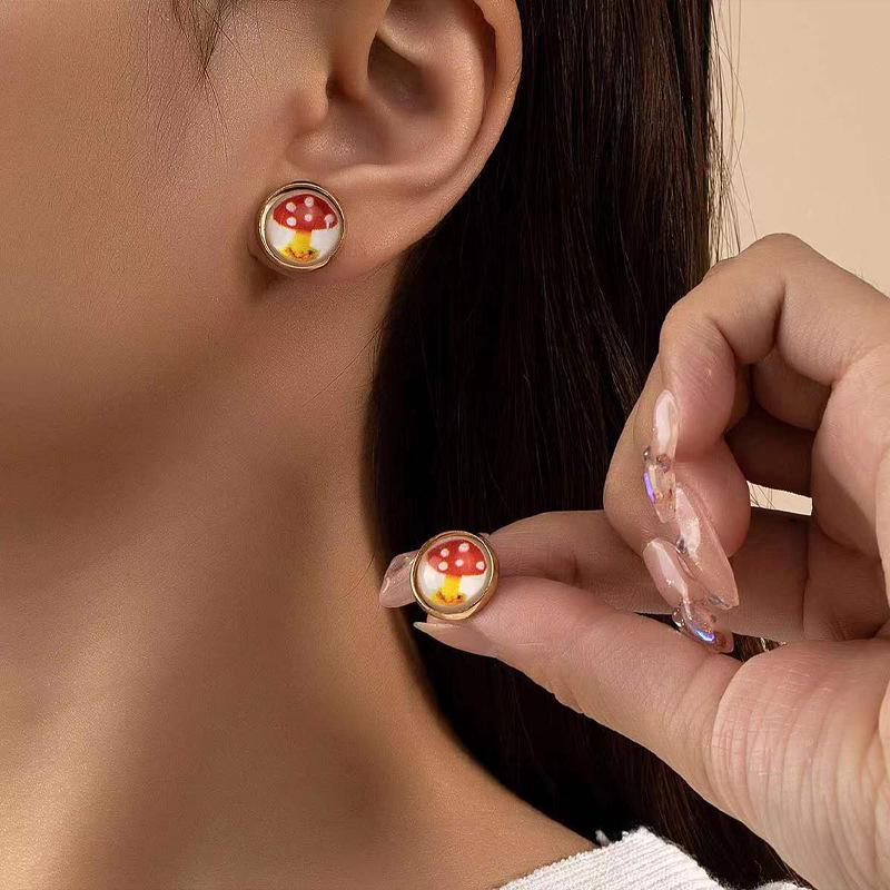 Chic Geometric Stud Earrings with Cartoon Brushstroke Design Electroplated