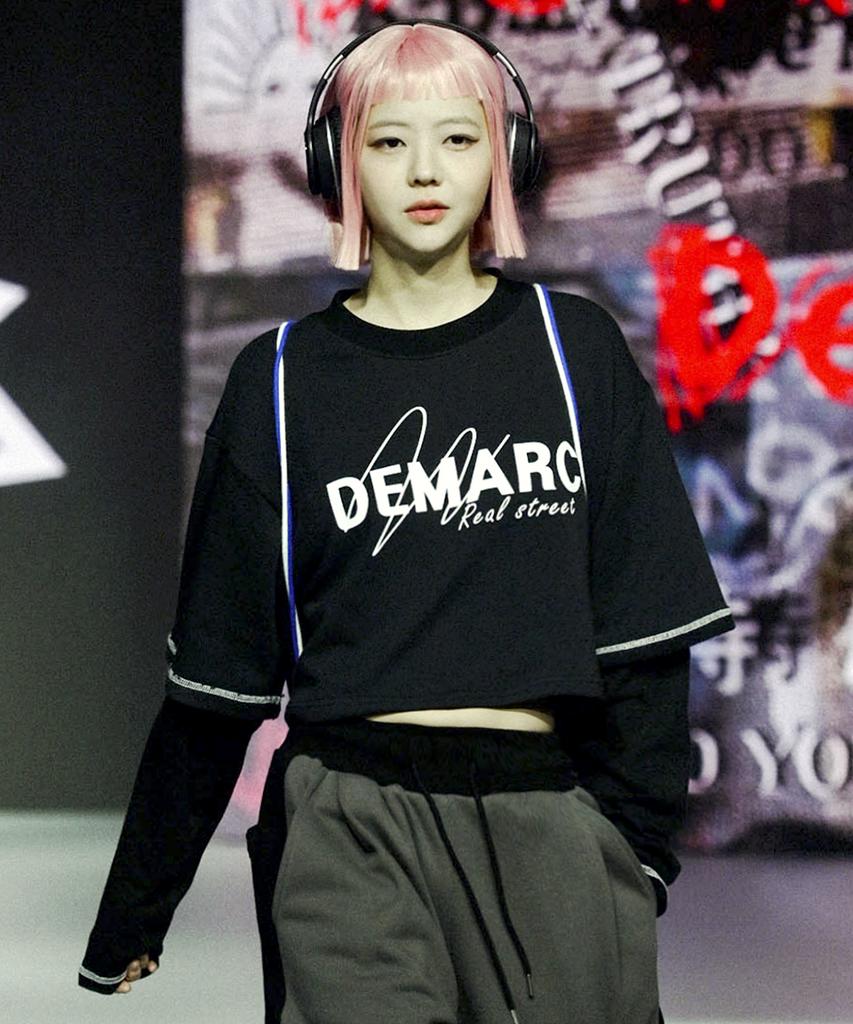 Deumakeu Double Sleeve Crop T-Shirt Black