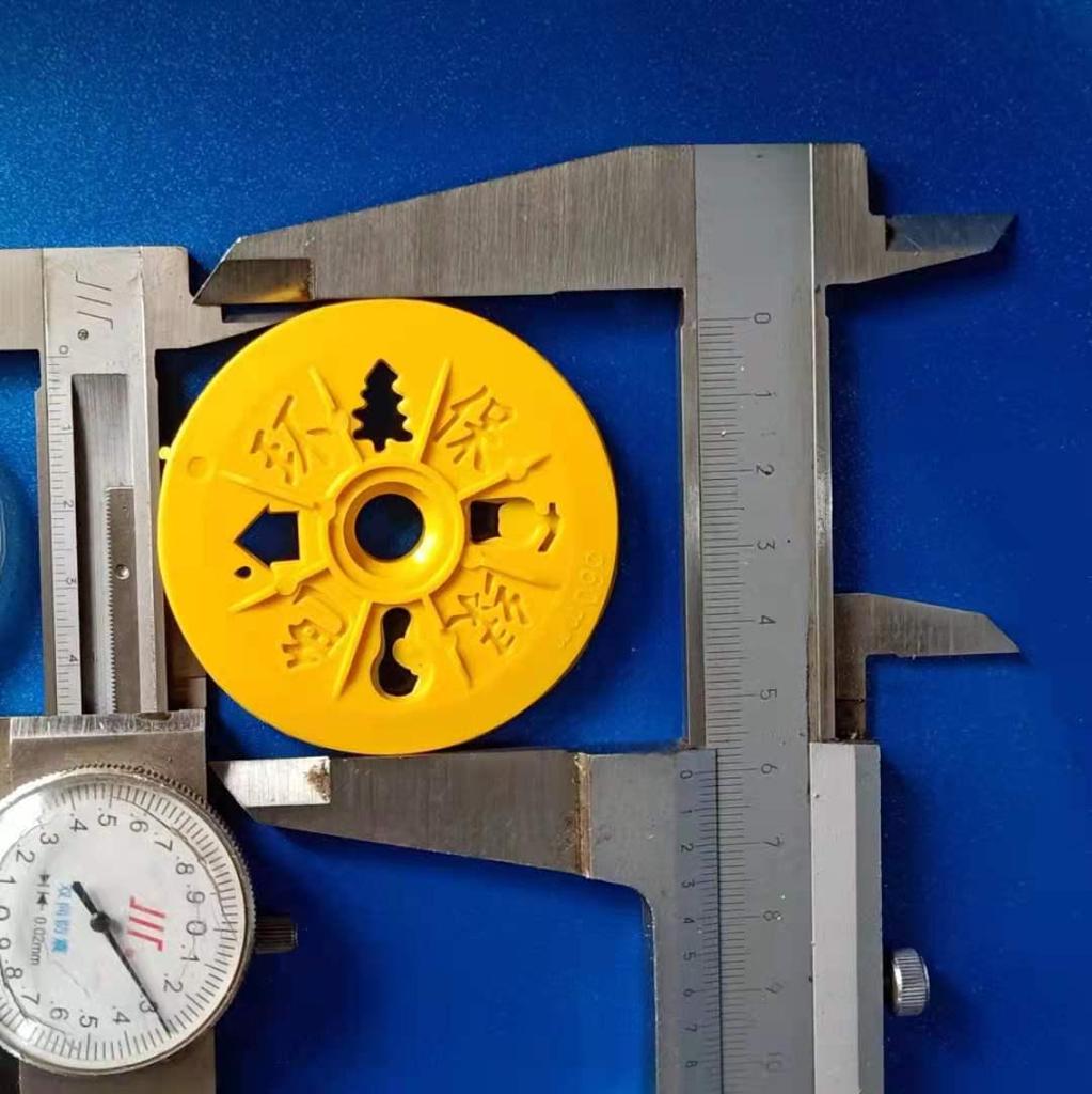 Insulation Board Ceiling Round Plate with Iron Sheet, Plastic Gasket, Roof Fixing Nail, Washer, Extruded Board Anchor, and Round Peg