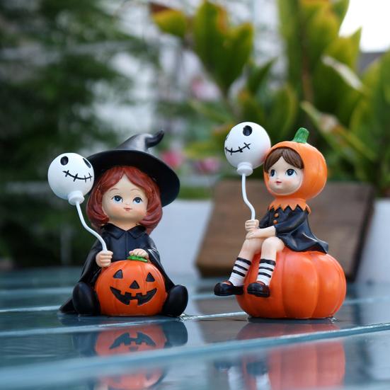 2Pcs Pumpkin Witch Figurines Witch Holding Skull Balloon Ornament Cartoon Witch Statues for Halloween Miniature Scene Props