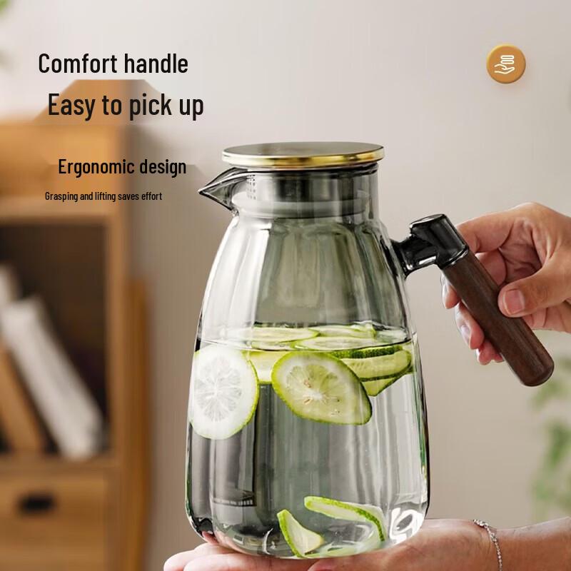 YIHUTEA Heat-Resistant Borosilicate Glass Pitcher with Spout Filter