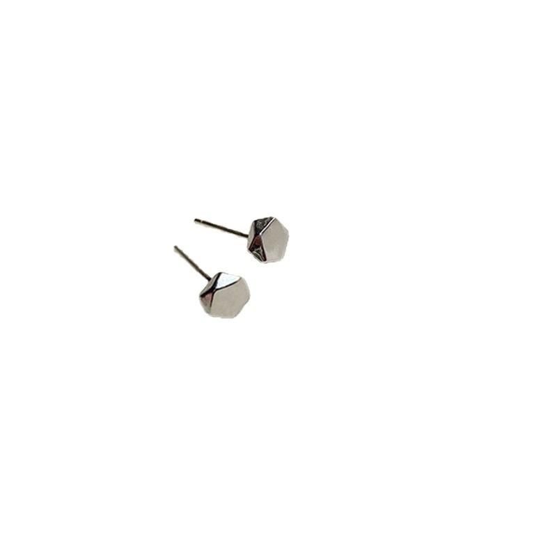 

Earring for Boys with A Cool and Simple Style, Featuring A Personalized Stud with A Cute Earlobe Piercing and A Bold Earbone Stud. срібний