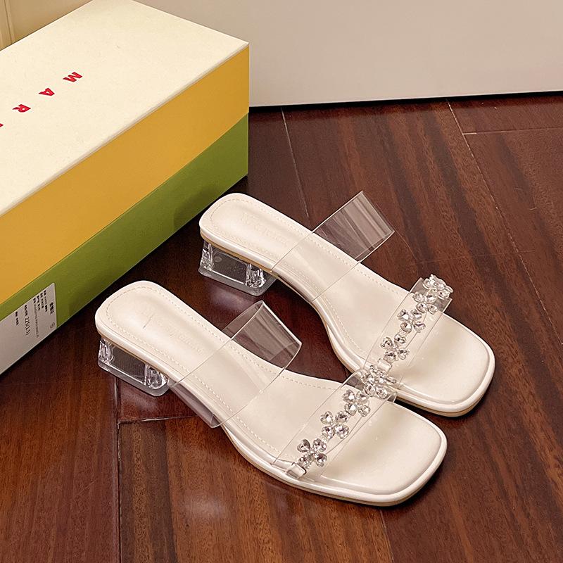 Xiaoxiangfeng square head open-toed cool slippers 2025 new rhinestone one-word slippers crystal thick heel slippers women's skirt