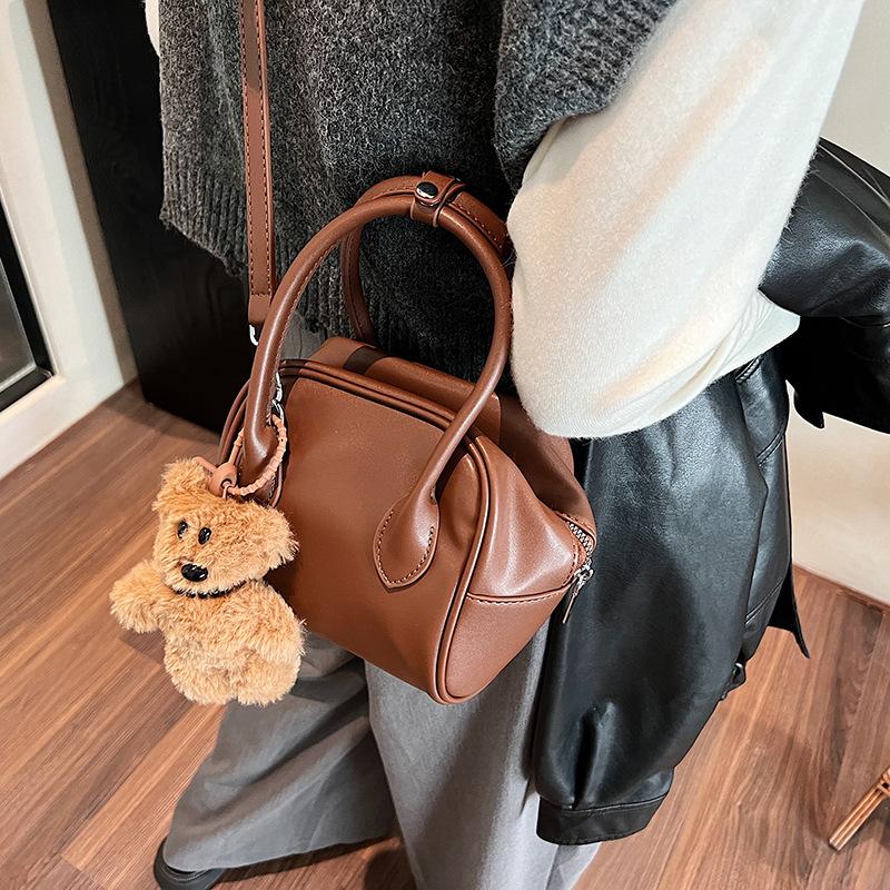 

2025 осень новая маленькая квадратная сумка универсальная сумочка женская нишевый дизайн высококлассная сумка-мессенджер 16*13*15 коричневый