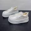 Keine müden Füße, dicke Sohlen erhöhen die Höhe, kleine weiße Schuhe, Damen leichte weiche Sohlen, neue vielseitige Leder-Sport- und Freizeitschuhe für den Herbst