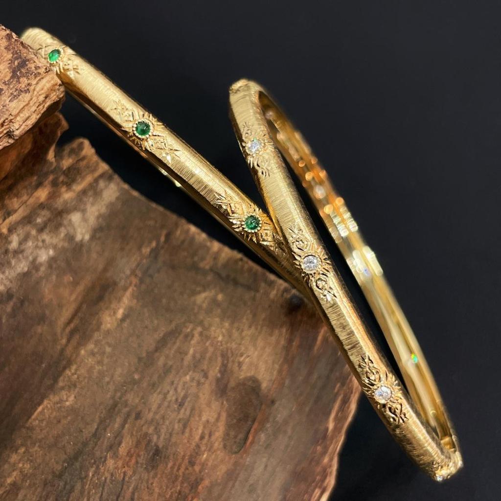 925 Sterling Silver Retro Court-Style Gold-Plated Bangle with Engraved and Inlaid Diamonds – Elegant Women's Bracelet