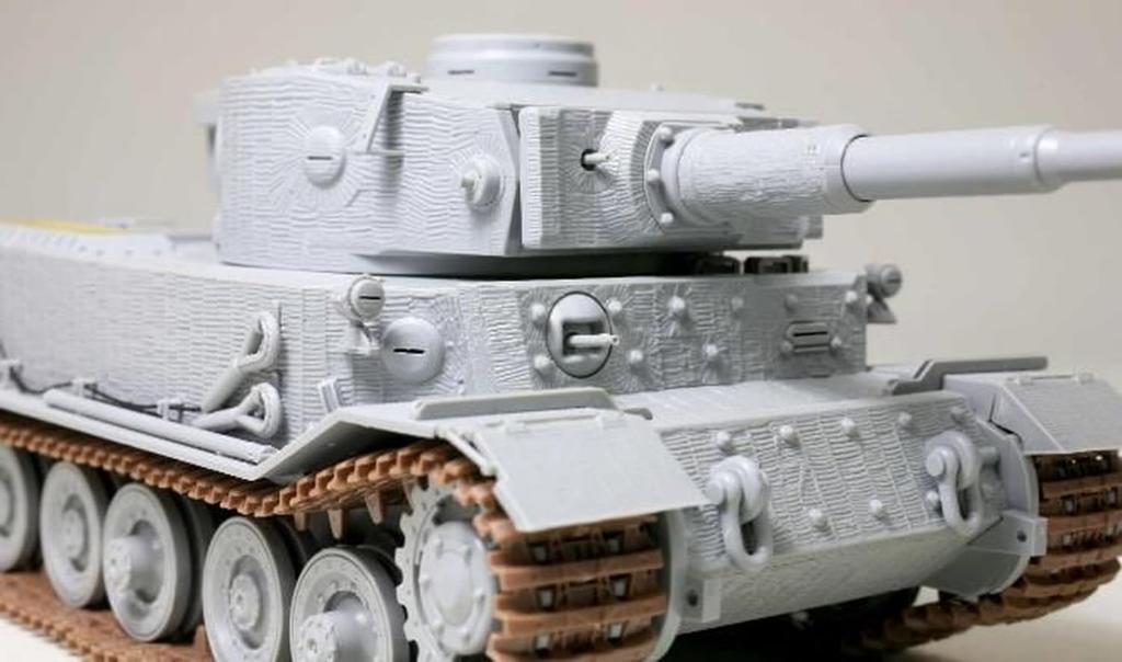 Amusing Hobby 1/35 Tiger (P) 003 Zimmerit Coating, May 1944 Plastic Model Kit AMH35A059