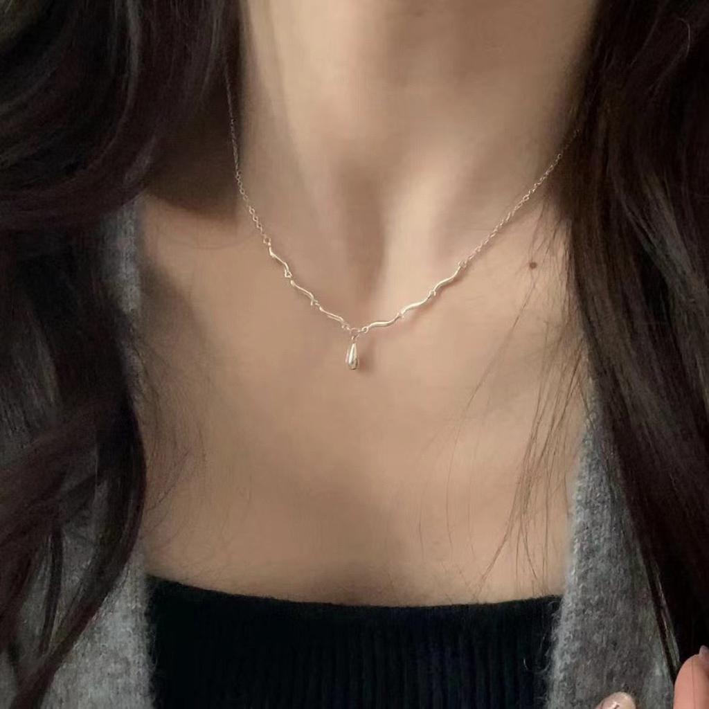 Water Drop Necklace Women's Light Luxury Ins Simple Dress Neck Chain Fresh and Elegant Design Versatile Niche Sweater Chain
