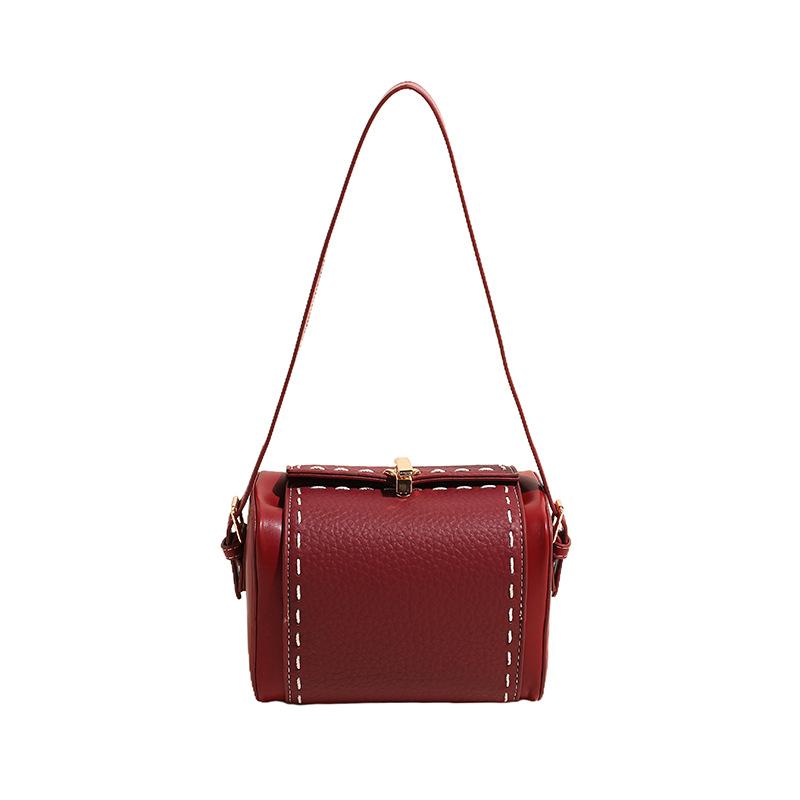 Autumn and winter small bag 2025 new Korean version fashion rivet shoulder bag ins Internet celebrity women messenger box bag pu