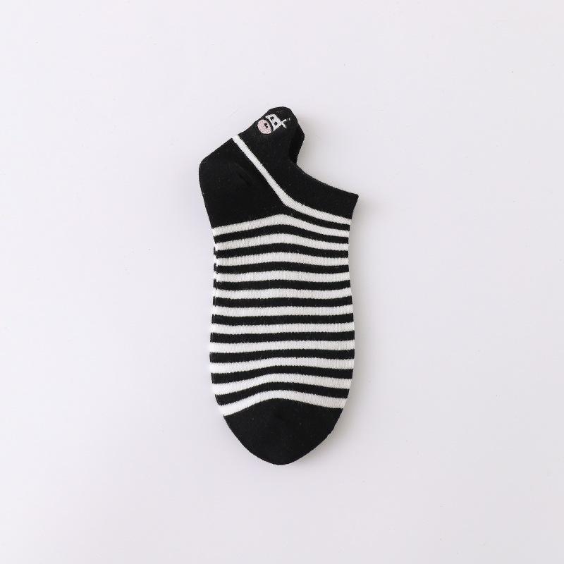 "Calcetines tobilleros de algodón con diseño de vaca bordada a rayas blancas y negras para mujer: calcetines náuticos de estilo universitario para primavera/verano"