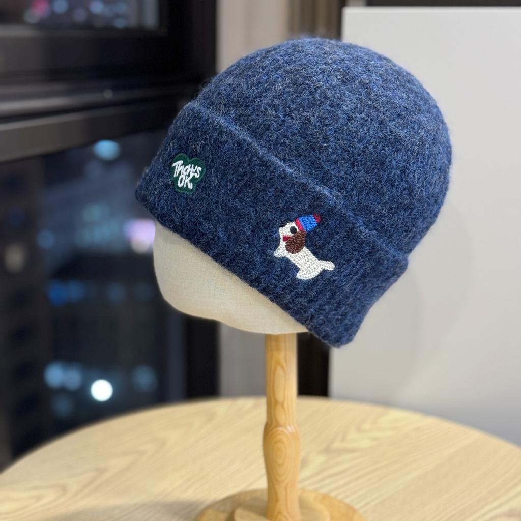 New cute puppy embroidered knitted hat for women, autumn and winter Korean version, versatile, warm, ear-protecting, face-slimming woolen hat