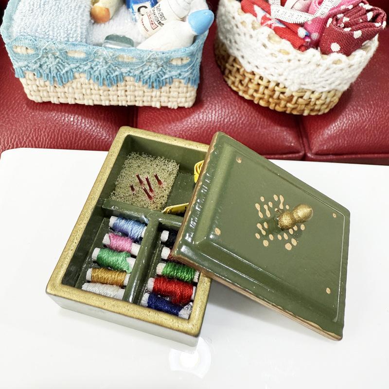1:12 Dollhouse Miniature Vintage Sewing Box With Cover Furniture Home Model Decor Toy Doll House Accessories
