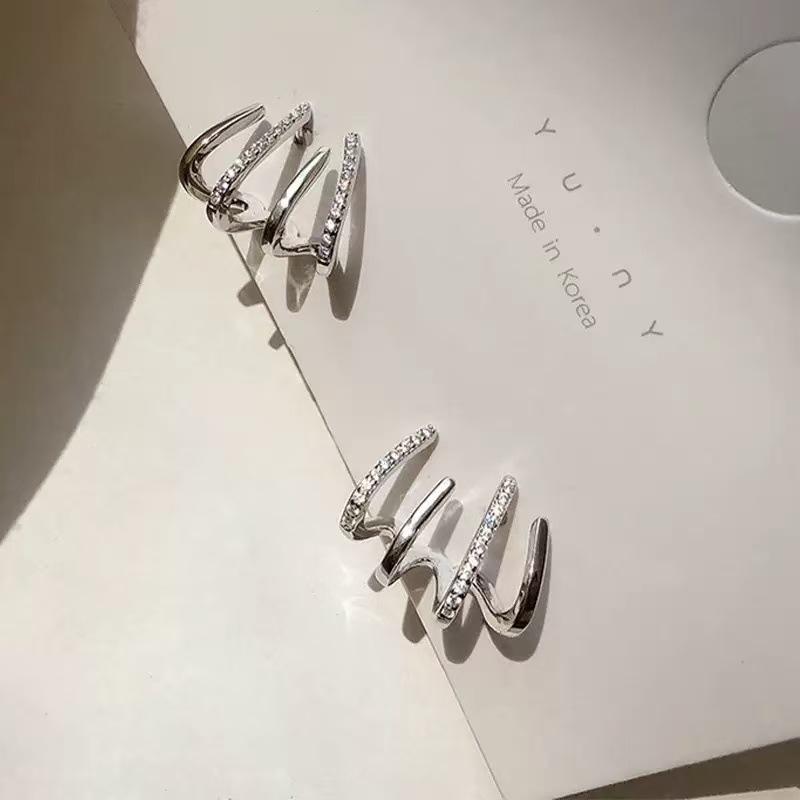 

Light Luxury Four Claw Ear Row Earrings, High-End Earrings, Versatile Commuting Accessories For Daily Use срібний